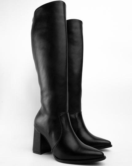 Bota larga negra puntuda