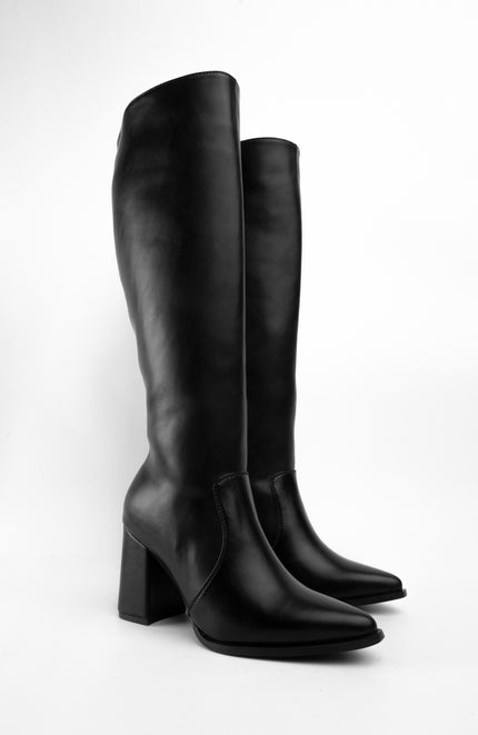 Bota larga negra puntuda