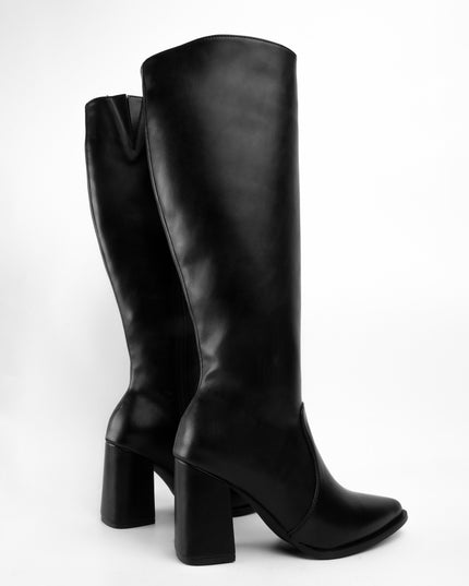 Bota larga negra puntuda