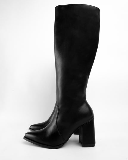 Bota larga negra puntuda