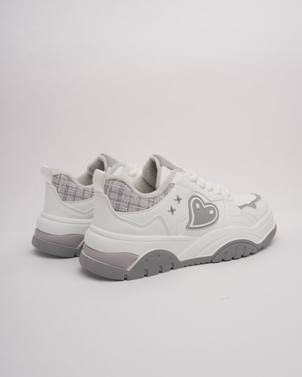 Tenis blancos x corazón gris