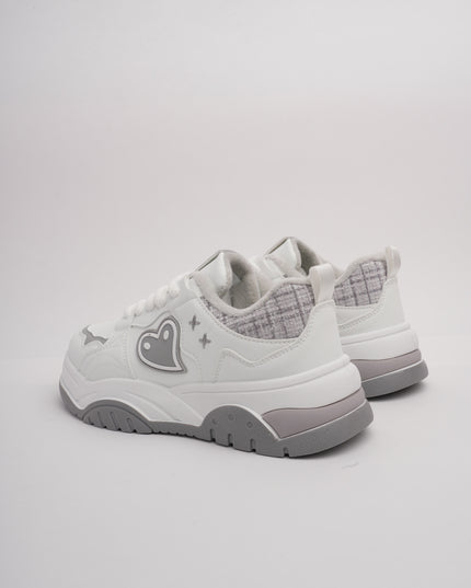 Tenis blancos x corazón gris