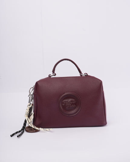 Bolso vinotinto mediano con charms