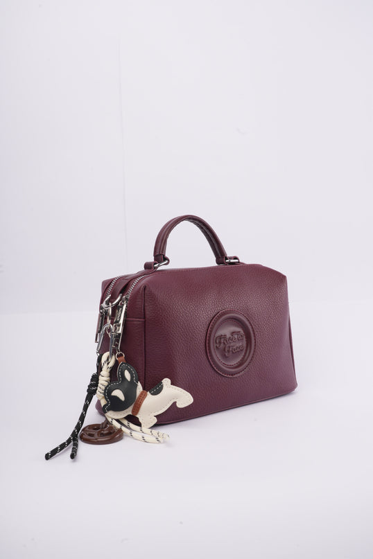 Bolso vinotinto mediano con charms