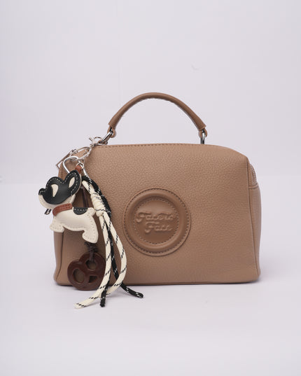 Bolso kaki mediano con charms