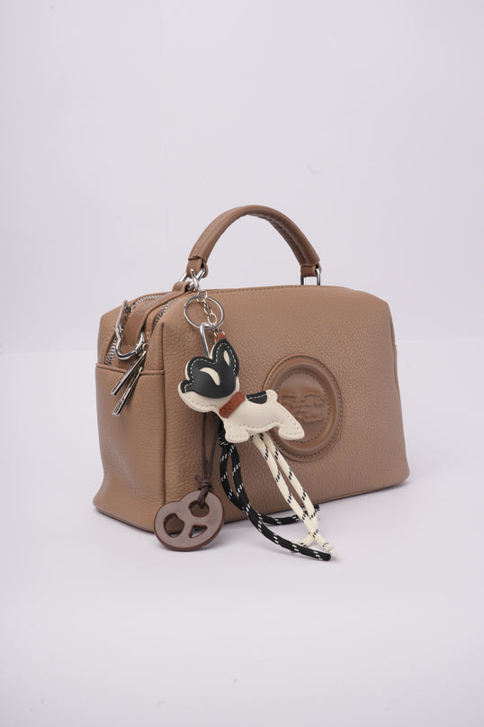 Bolso kaki mediano con charms