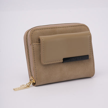 Billetera cuadrada beige con diseño frontal