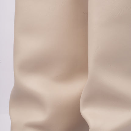 Bota larga beige con solapa y hebillas
