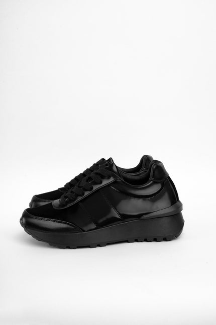 Tenis negros brillantes