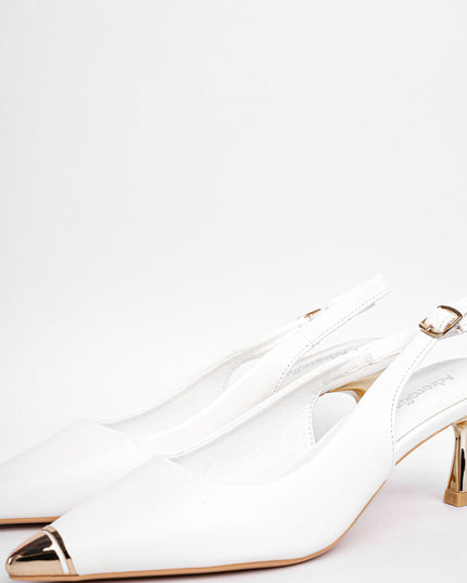 Tacón blanco bajo punta dorada