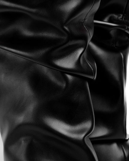 Bota larga negra corrugada x hebilla