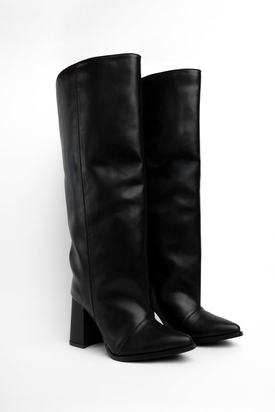 Bota alta negra tacón y material suave