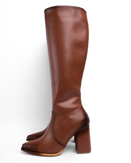 Bota larga miel puntuda