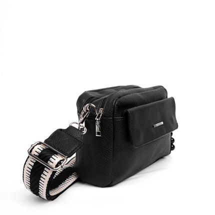 Bolso mediano negro con correa