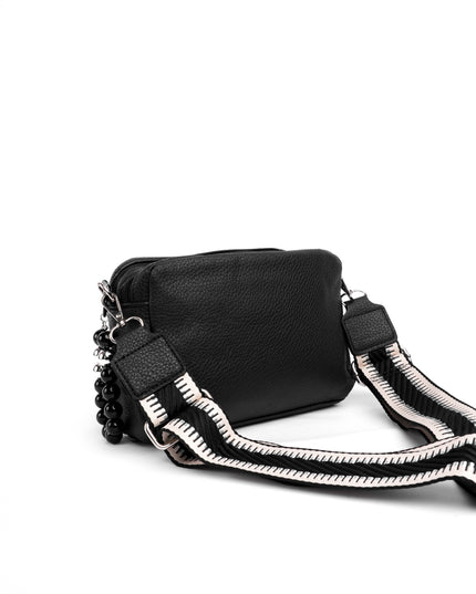 Bolso mediano negro con correa