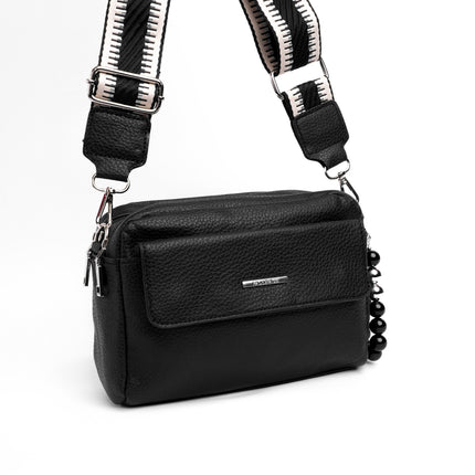 Bolso mediano negro con correa