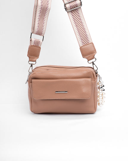 Bolso mediano camel con correa