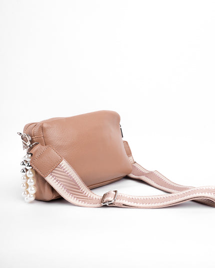 Bolso mediano camel con correa