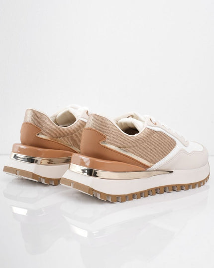Tenis beige con camel y detalles dorados
