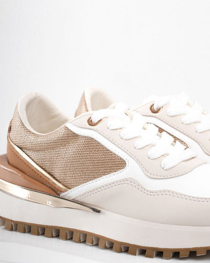 Tenis beige con camel y detalles dorados