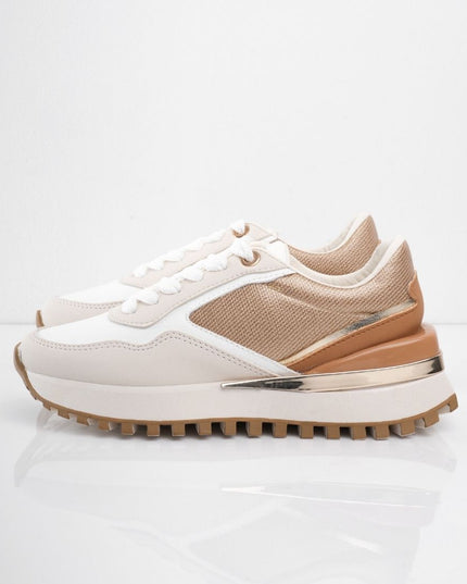 Tenis beige con camel y detalles dorados