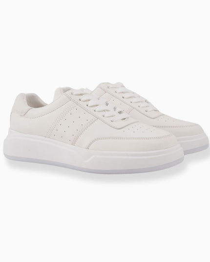 TENIS BLANCOS con Detalles Perforados