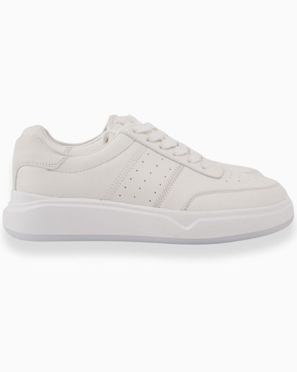 TENIS BLANCOS con Detalles Perforados