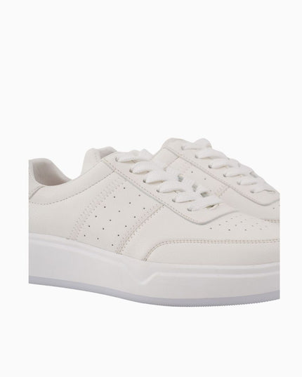 TENIS BLANCOS con Detalles Perforados