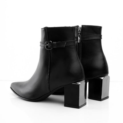 Botines de tacón negros con cremallera