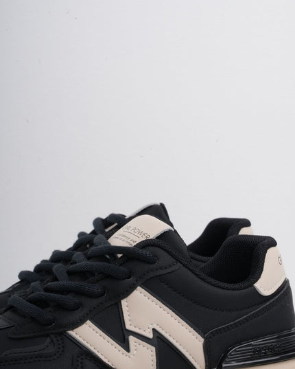 Tenis negros con detalles y suela beige
