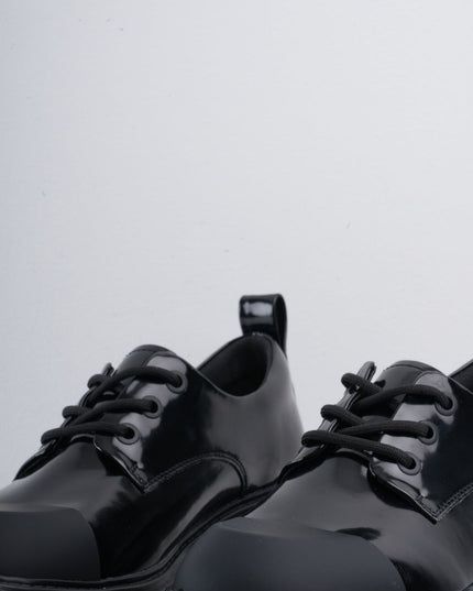 Zapatos negros de cordón con puntera mate