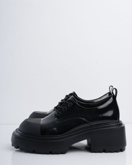 Zapatos negros de cordón con puntera mate