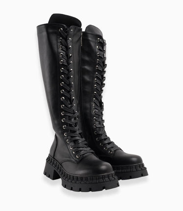 Bota larga negra cordones