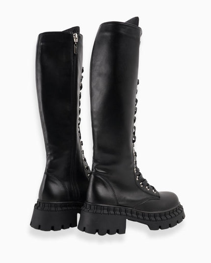 Bota larga negra cordones