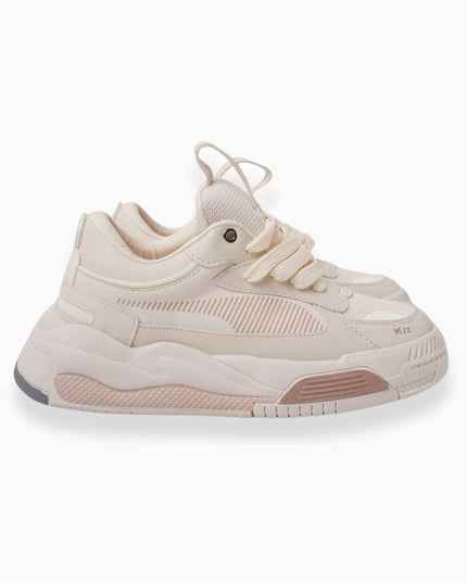 tenis beige con Detalles en Rosa