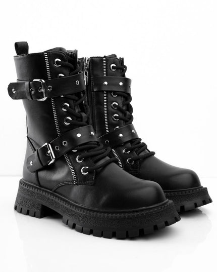 Botas tipo militar negras y correas