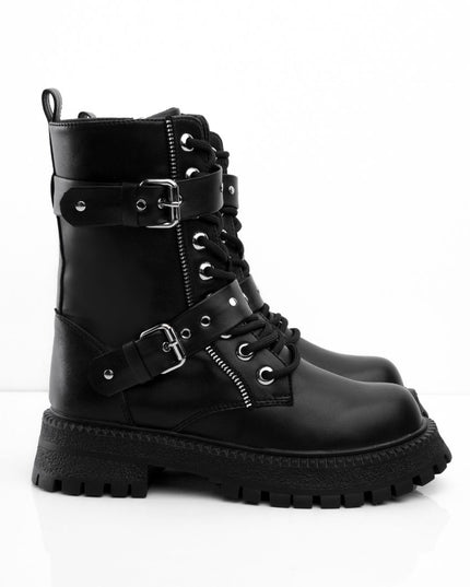 Botas tipo militar negras y correas