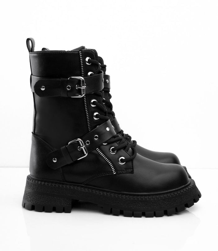 Botas tipo militar de cordón y correas negra