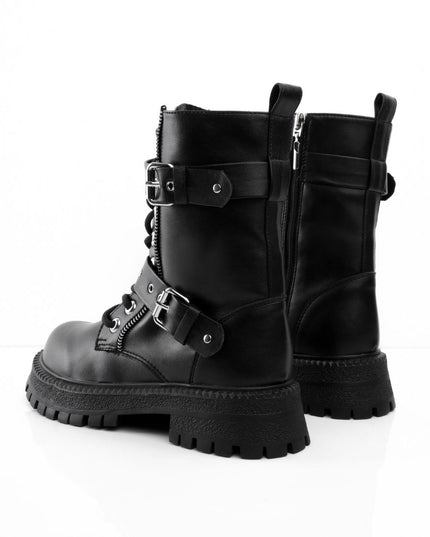 Botas tipo militar negras y correas