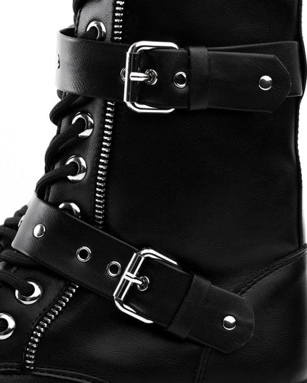Botas tipo militar negras y correas
