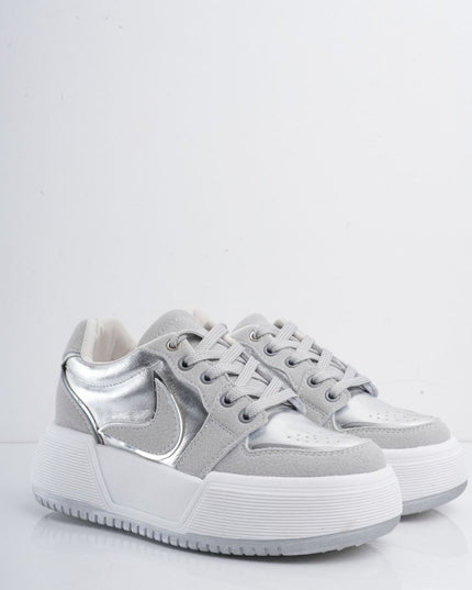 Tenis plateados con plataforma