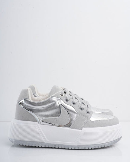 Tenis plateados con plataforma