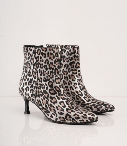 Botin de tacón puntilla tipo animal print