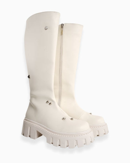 Bota larga blanca y detalles