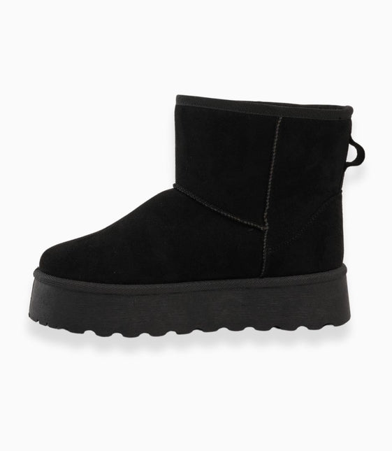 BOTA NEGRA CORTA CON PLATAFORMA