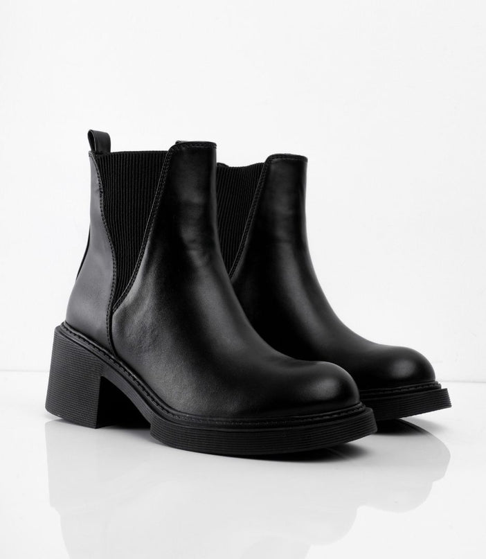 Botin negro con elástico
