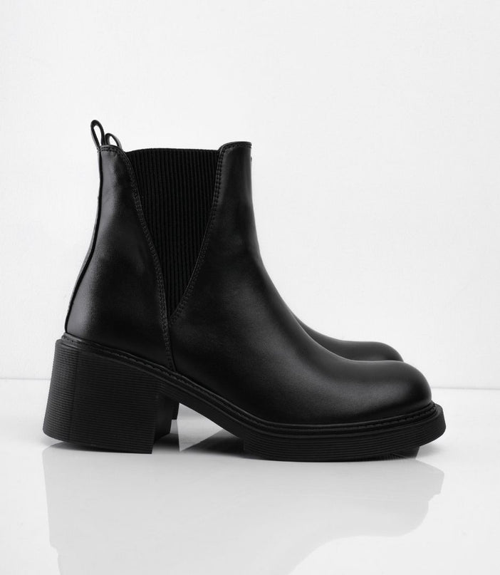 Botin negro con elástico