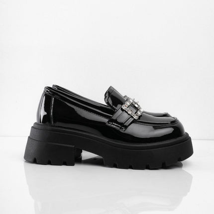 Mocasines negros brillantes con hebilla de diamantes
