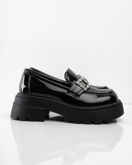 Mocasines negros brillantes con hebilla de diamantes