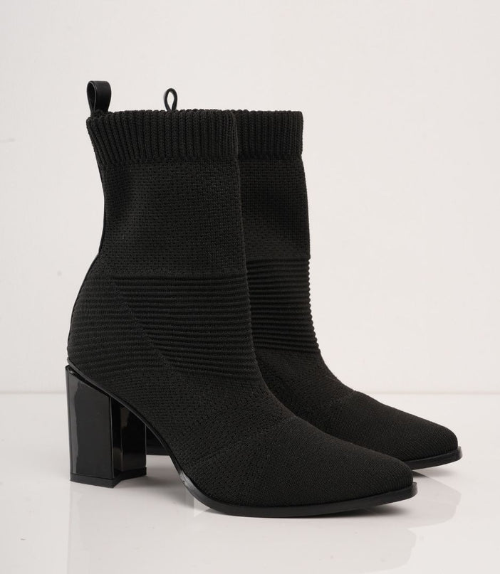 Botin negro de tacón tipo media